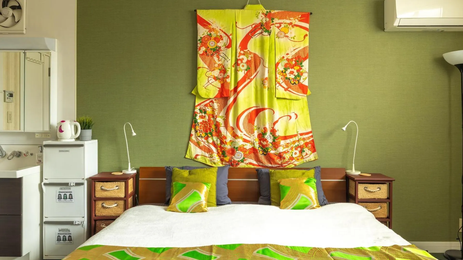 The Ivy Apartments, Best Location, Yoyogi!! Tokyo Apartment