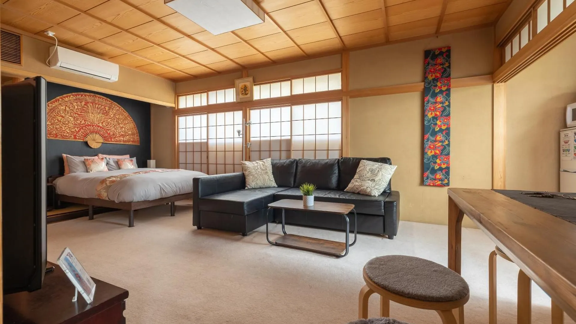 The Ivy Apartments, Best Location, Yoyogi!! Tokyo Apartment